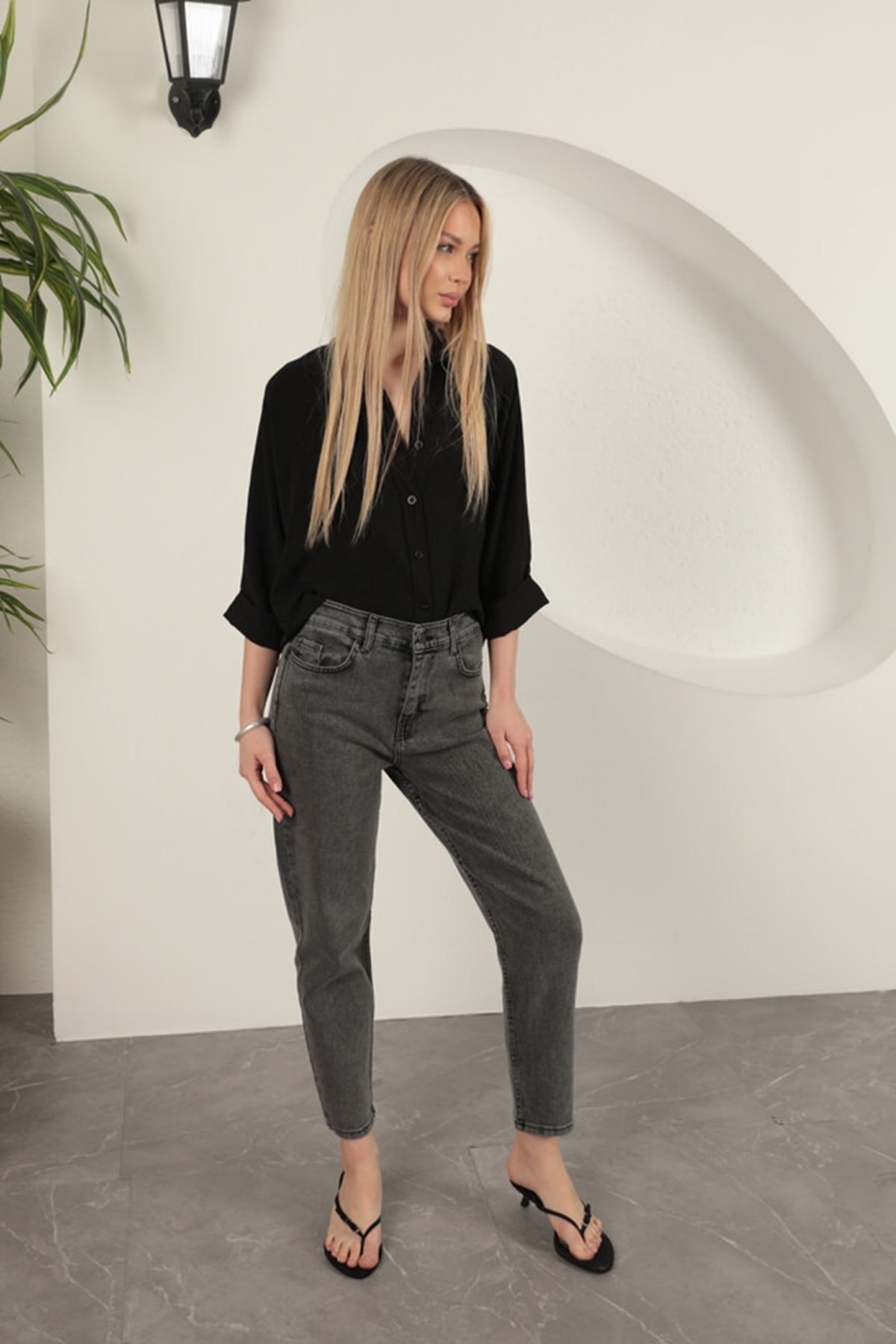Veralis Yüksek Bel Mom Fit Denim Pantolon – Gün Boyu Konfor ve Şıklık!