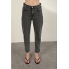 Veralis Yüksek Bel Mom Fit Denim Pantolon – Gün Boyu Konfor ve Şıklık!